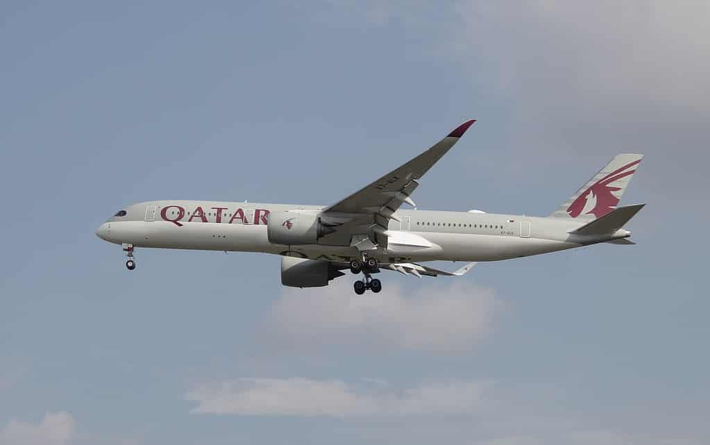 qatar, what is the best airline to fly to paris